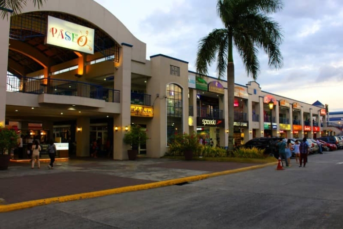 Paseo Outlet offers wide open spaces to help accommodate social distancing