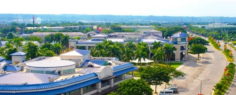 Paseo Outlets houses over a hundred luxury brands