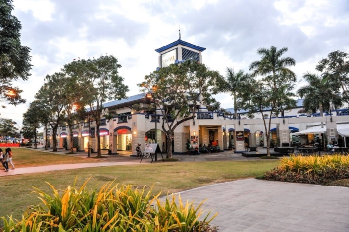 Wide open spaces define Paseo Outlets